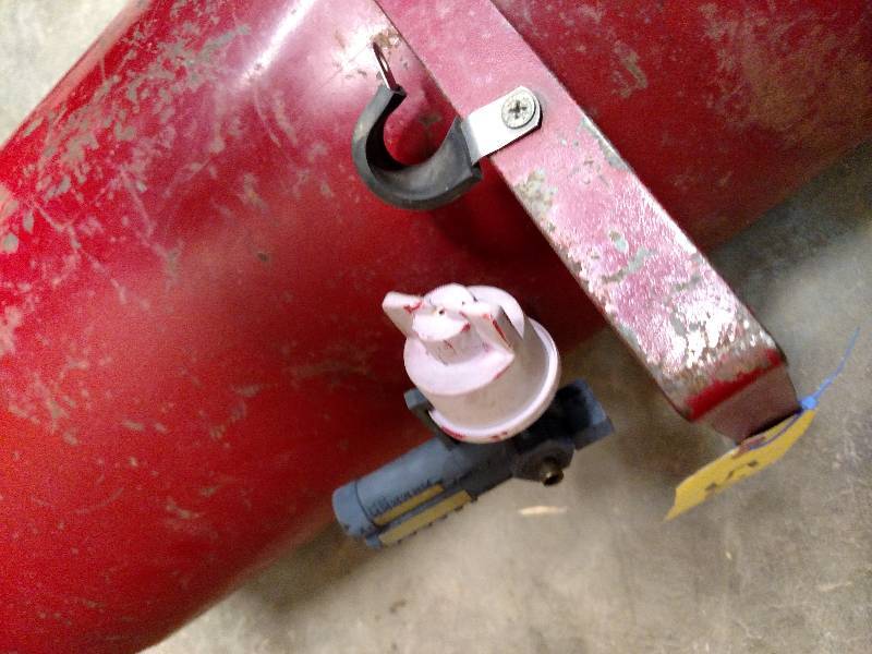 lot 52 image: Air Tank, No Hose or Gauge...