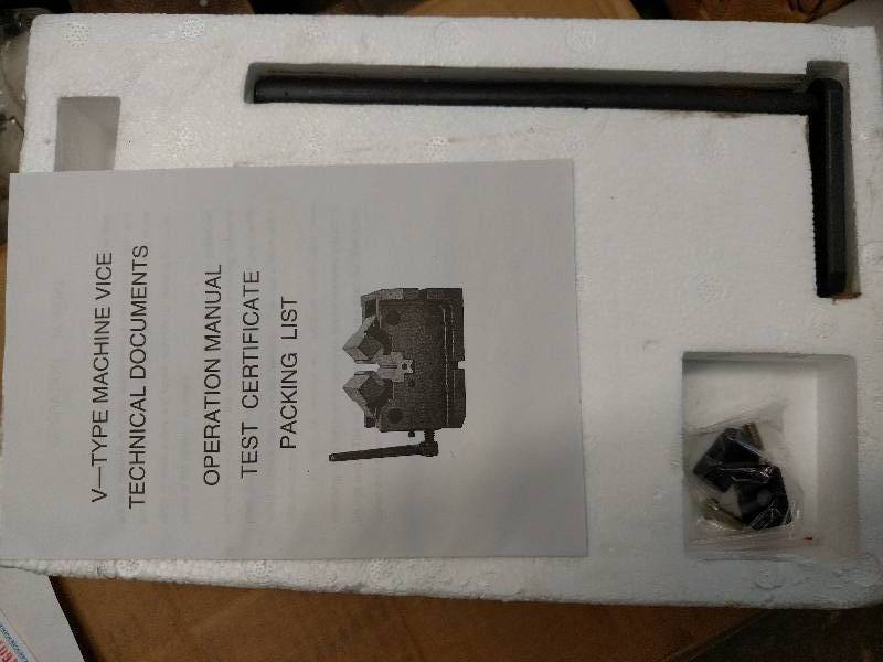 lot 75 image: 4 V-Type Machine Vise