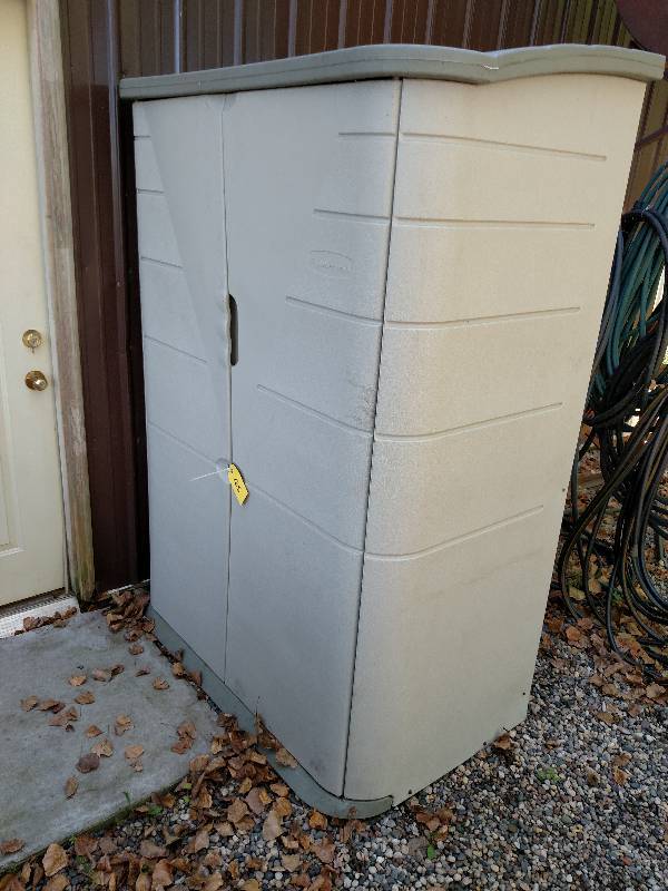 lot 125 image: Rubbermaid Tool Shed, 48x30x72 with...