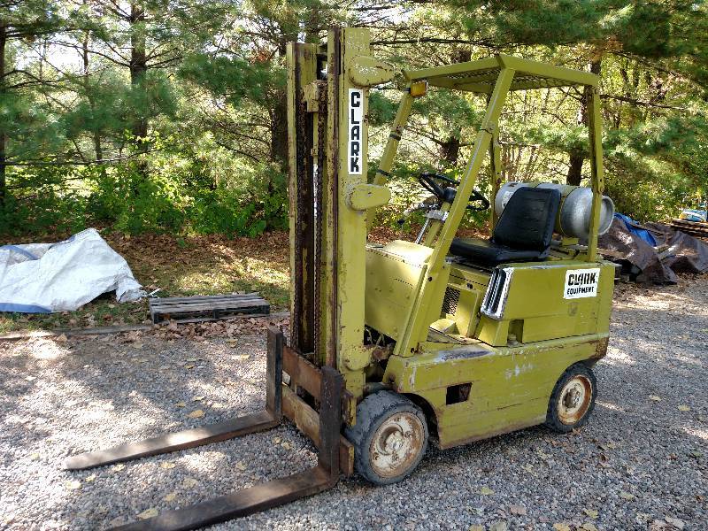 lot 1 image: Clark CF40 LP Gas Forklift, 4000 lb...
