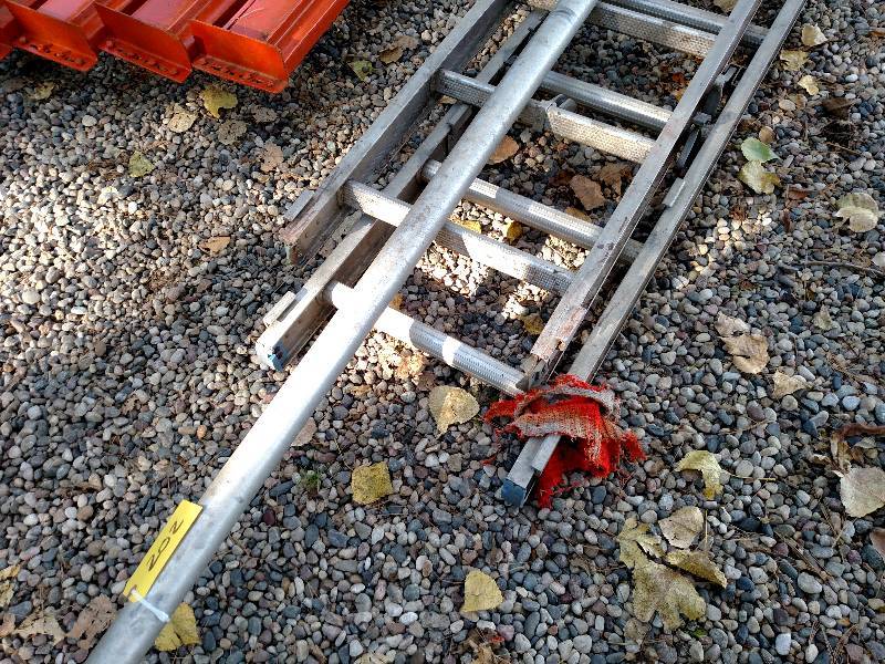 lot 202 image: 24 Aluminum Extension Ladder (Dama...