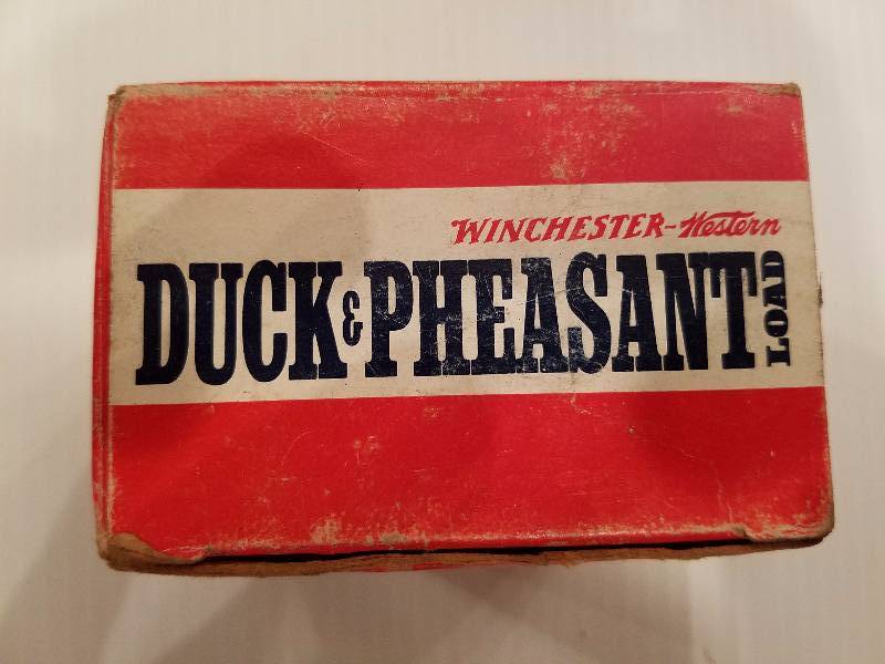 lot 11 image: Duck & Pheasant Load...16 GA. 2 34 Winchester Collector Box