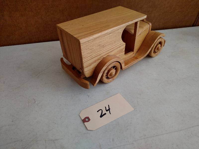 lot 24 image: Wooden Trunk...