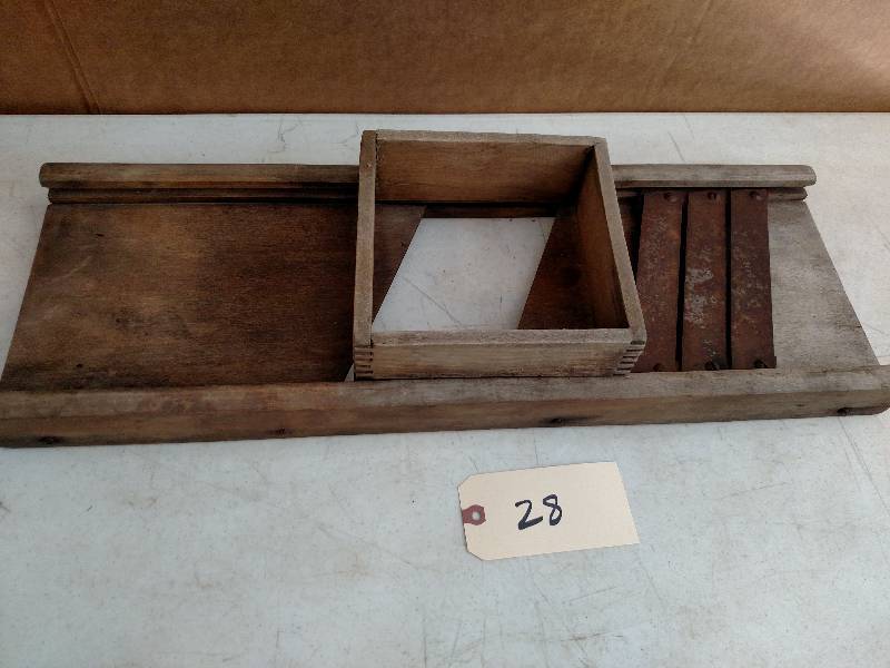lot 28 image: Vintage Slicer...