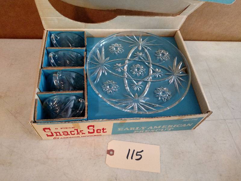 lot 115 image: Anchor Hocking 8 pc. Serving Set...