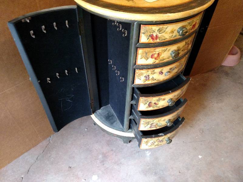 lot 136 image: Jewelry Chest, 25x14...