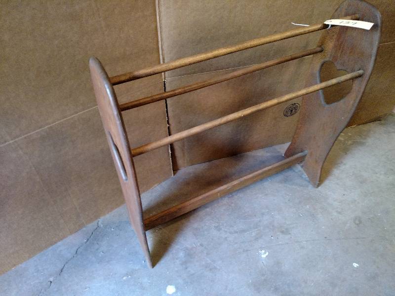 lot 139 image: Quilt Rack, 32...