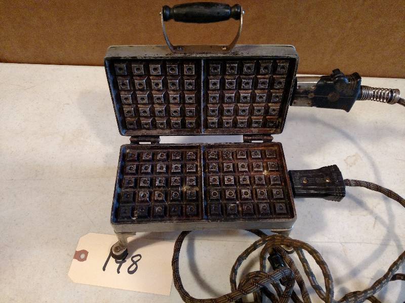 lot 148 image: Vintage Thermax Waffle Iron...