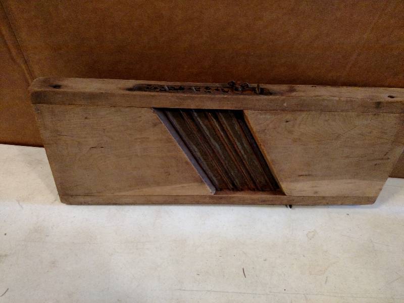 lot 200 image: Vintage Slicer...