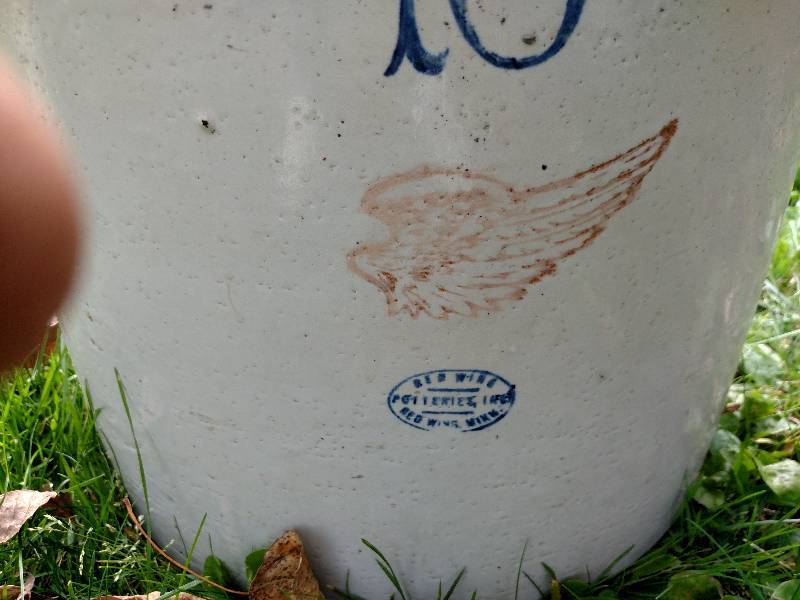 lot 253 image: Redwing 10 Gallon Crock...