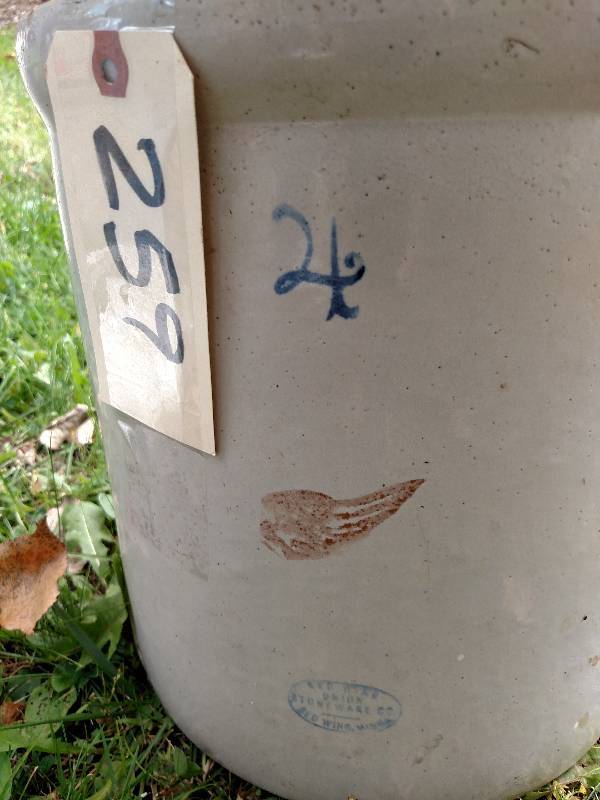 lot 259 image: Redwing 4 Gallon Crock...