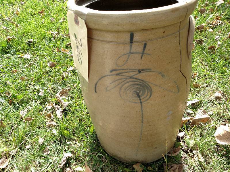 lot 260 image: Redwing 4 Gallon Crock...