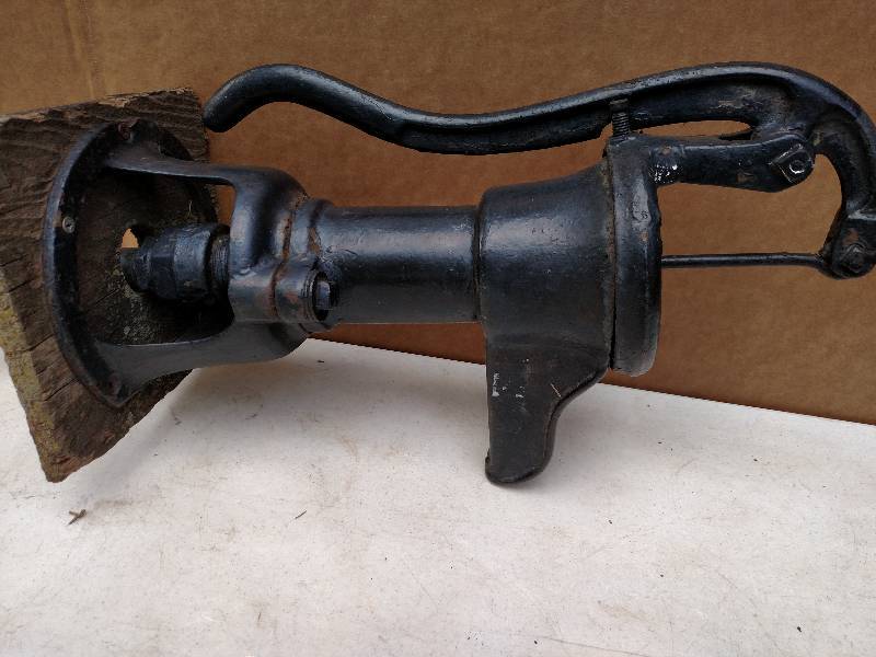 lot 285 image: Runsay Water Pump...