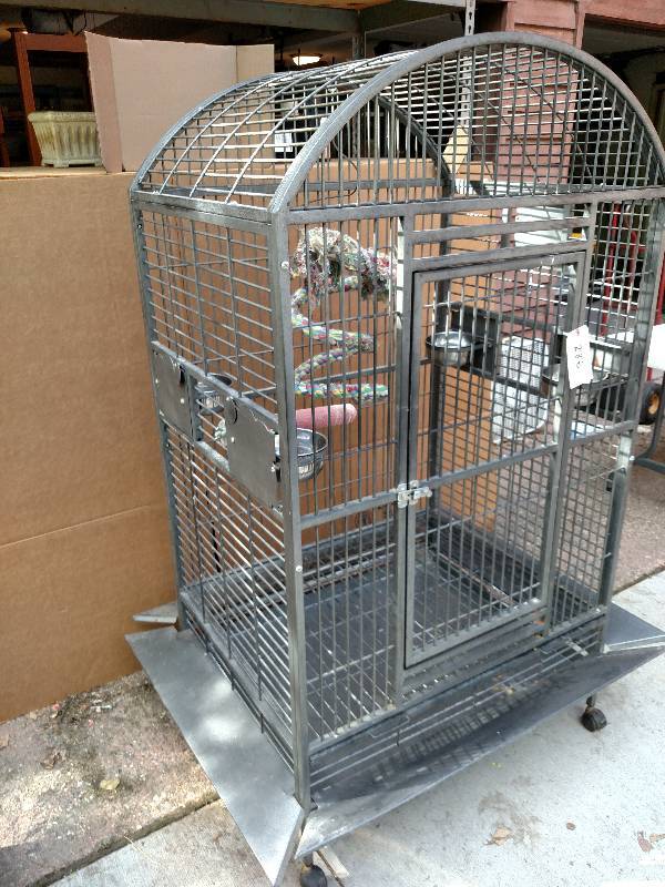 lot 286 image: Bird Cage, 36x28x65 on Wheels...