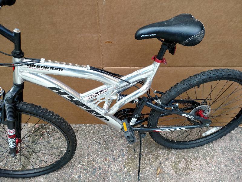 lot 292 image: Summit 26 Aluminum Bicycle, 7005 S...