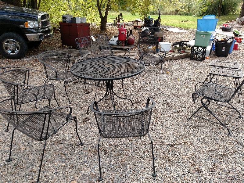 lot 293 image: Steel Patio Furniture...