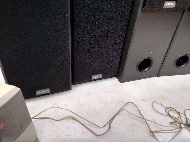 lot 301 image: (6) Speakers...