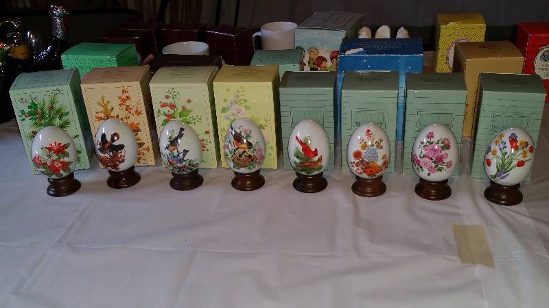 (8) Avon Collectors Porcelain Eggs