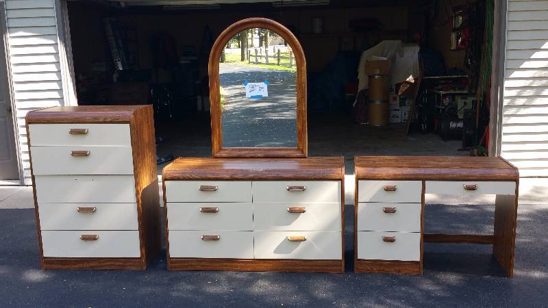 1980s Palliser Bedroom Furniture Set