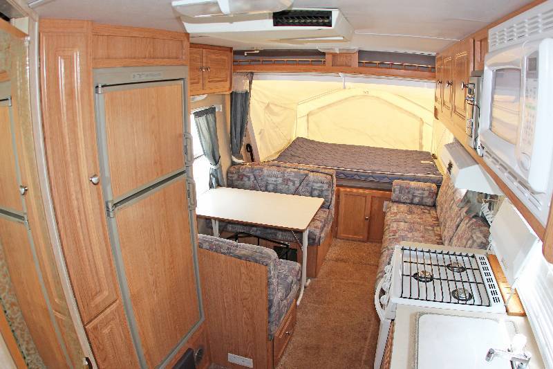 lot 0002 image: 2004 Forest River Rockwood Roo 19 Expandable Trailer