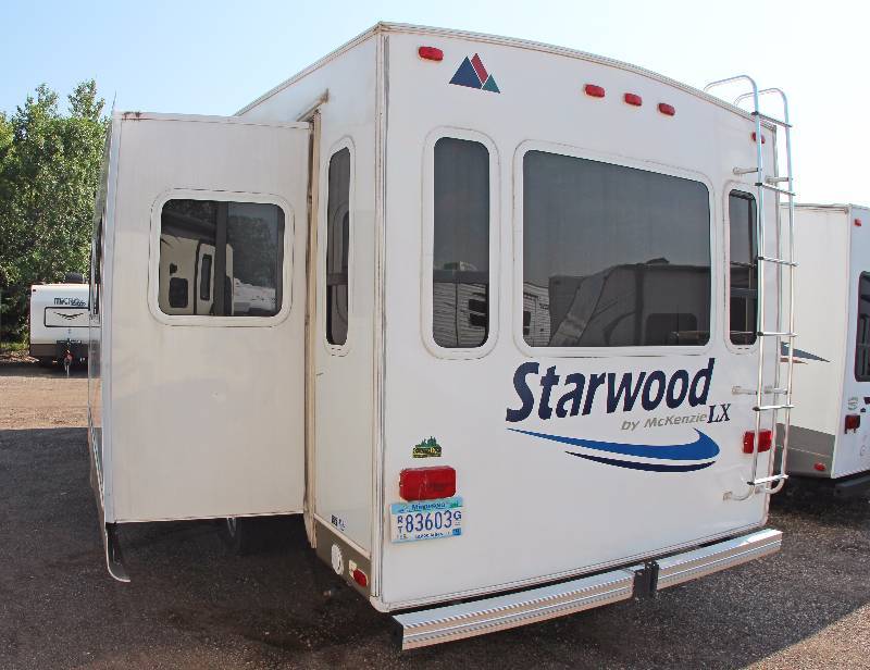 lot 0012 image: 2006 McKenzie Starwood LX 28RLD Fifth Wheel