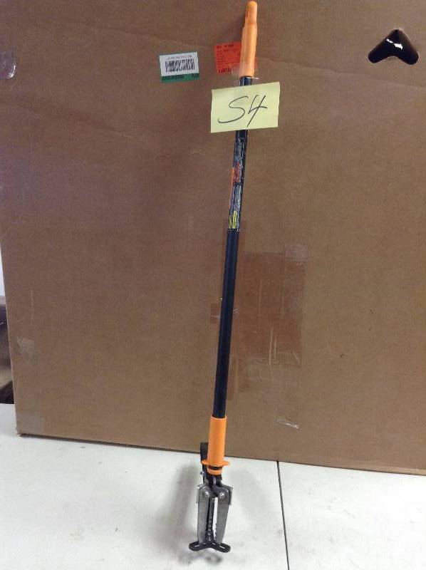 lot 54 image: Fiskars Triple-Claw Garden Weeder, Stainless Steel in working conditions