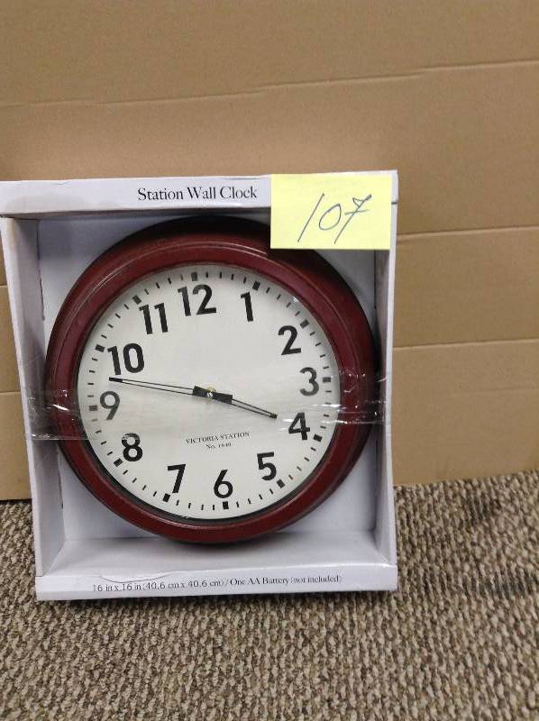 lot 107 image: Distressed Circle 16-inch Wall Clock - Red never used