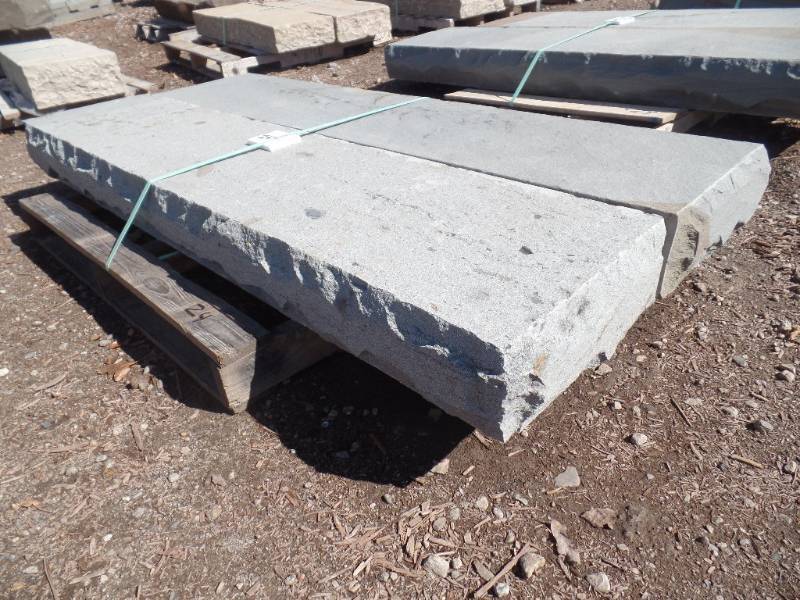 lot 24 image: BLUESTONE Full Color Rock Faced Steps