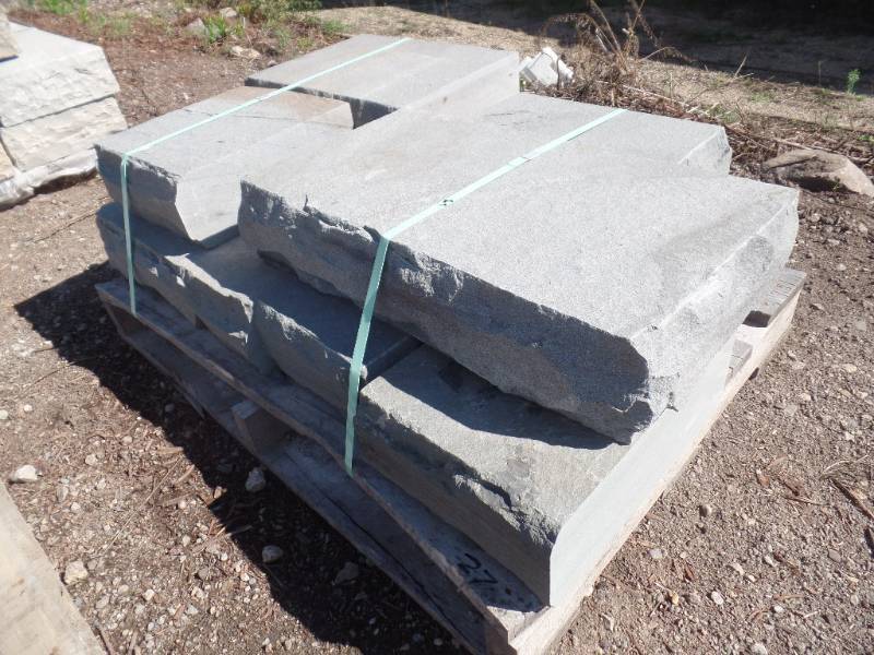lot 27 image: Bluestone Step Cut Offs    