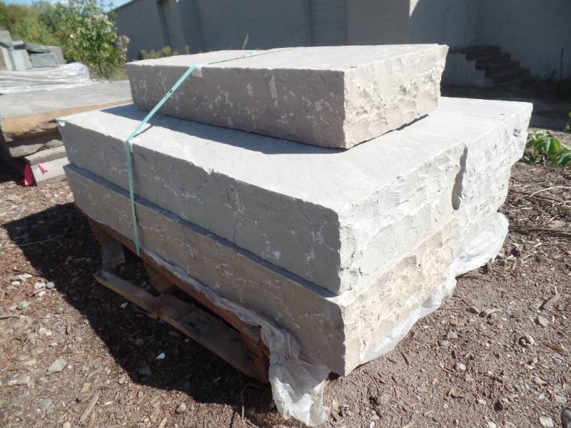 lot 28 image: Natural Cleft Sandstone Steps 