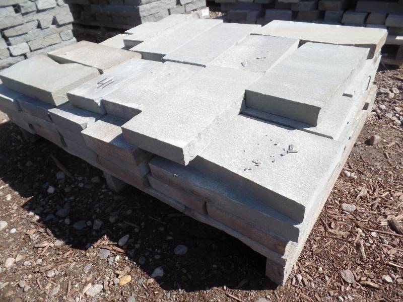 lot 41 image: BLUESTONE 2 Wall stone