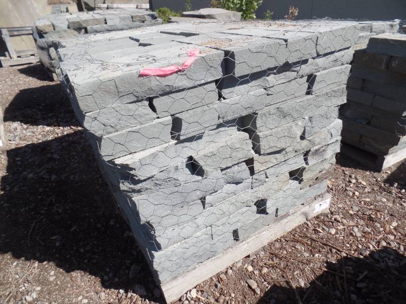lot 43 image: BLUESTONE 3 Wall stone
