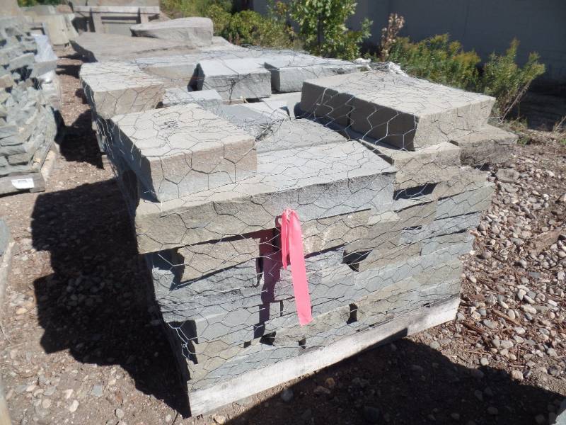 lot 44 image: BLUESTONE 3 Wall stone