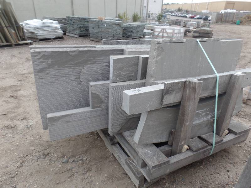 lot 75 image: Grey Sandstone Natural Cleft Treads & Remnants