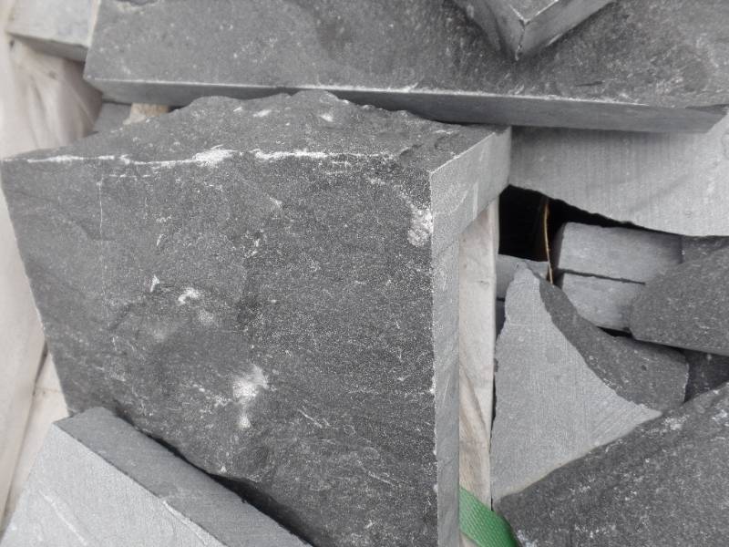 lot 76 image: Black Limestone Veneer Corners