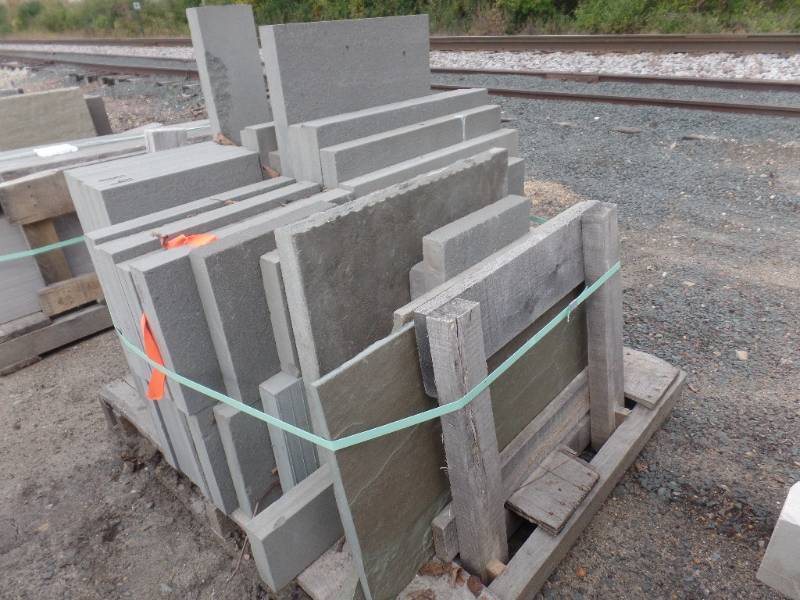 lot 84 image: 2 Thermal Bluestone Blue Select
