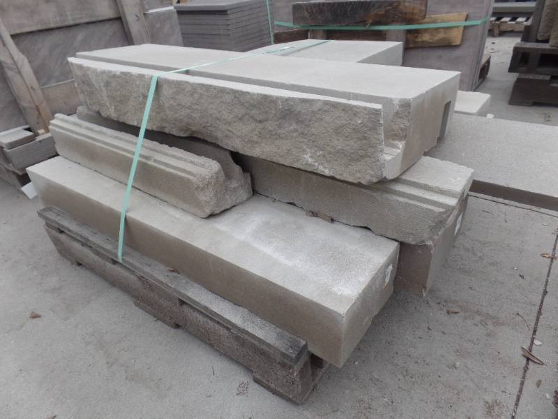 lot 158 image: Indiana Limestone Assorted Pieces