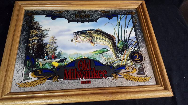lot 28 image: Old Milwaukee Wildlife series Bar Mirror