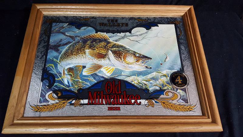 lot 30 image: Old Milwaukee Wildlife series Bar Mirror