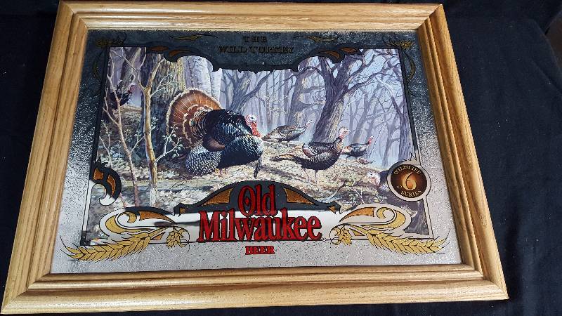 lot 32 image: Old Milwaukee Wildlife series Bar Mirror