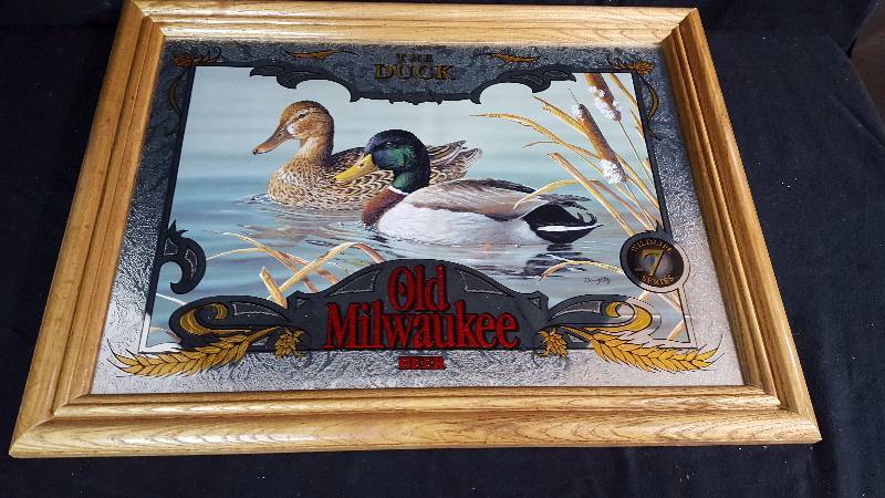 lot 33 image: Old Milwaukee Wildlife series Bar Mirror