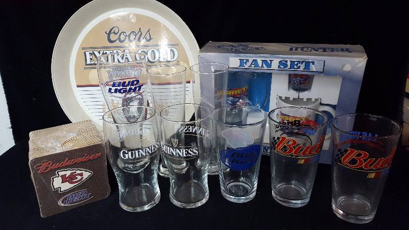 lot 61 image: Beer Glasses & Tray