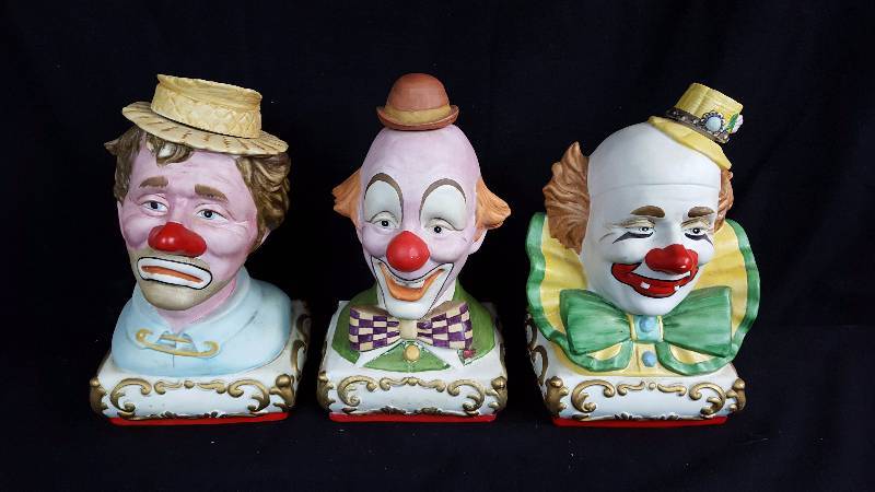 lot 71 image: 3 Ezra Brooks clown Whisky decanters.