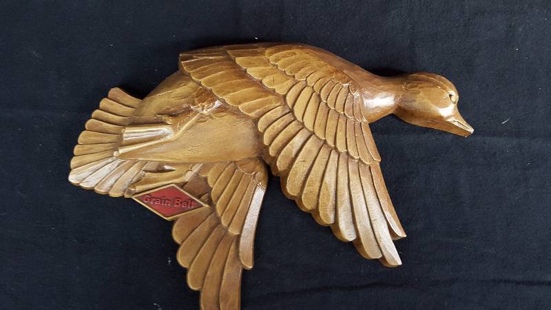 lot 77 image: Grain Belt Duck Wall Plaque