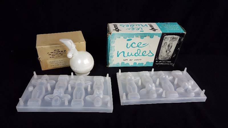 lot 83 image: Vintage Ice Mold & Pour Spout