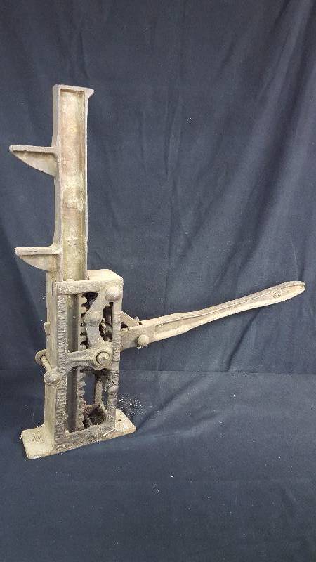lot 103 image: Vintage Sampson Steel Jack
