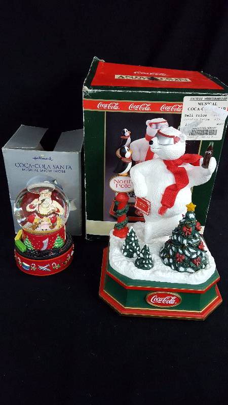 lot 120 image: Coca-Cola Animated Bear & Snow Globe