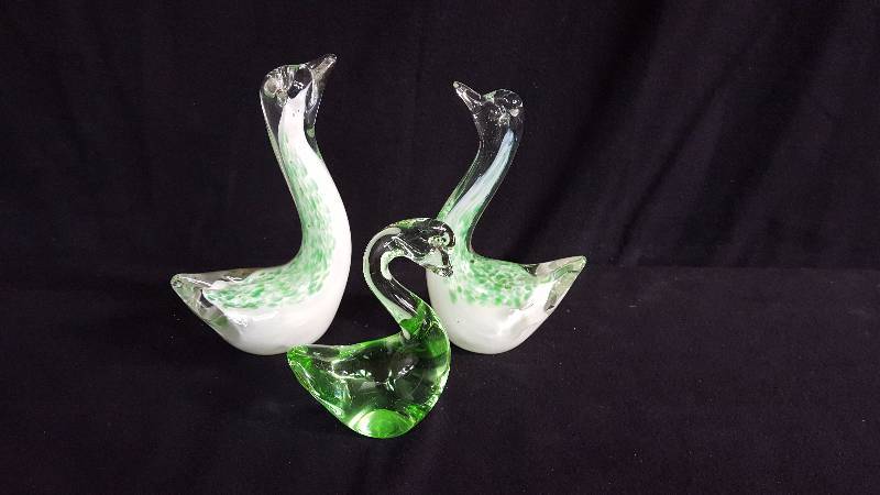 lot 128 image: Blown Glass Geese