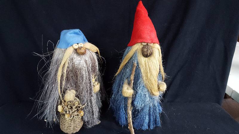 lot 142 image: 5 Arts Studio Troll Figures