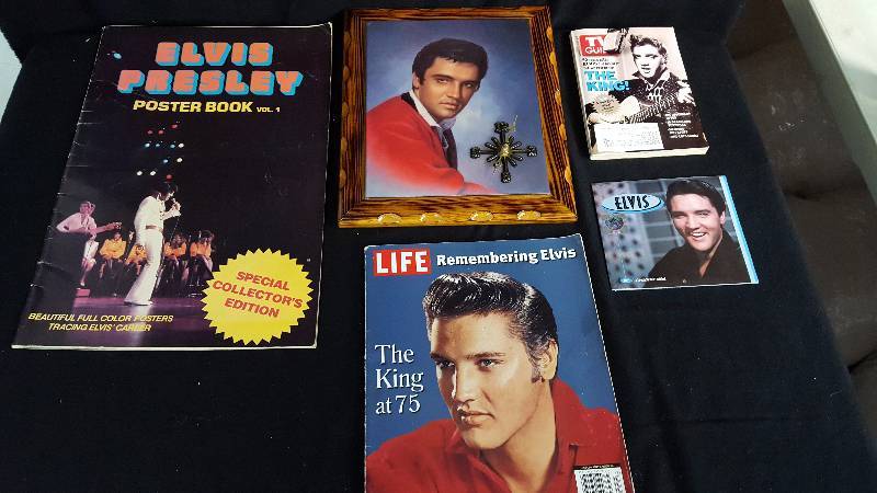 lot 148 image: Elvis Collectibles